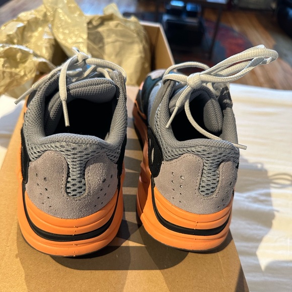 Adidas Yeezy Boost 700 - Picture 8 of 11